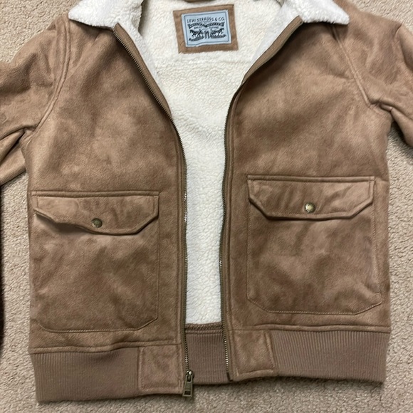 Levi’s women brown suede Sherpa trucker jacket. Small - Picture 4 of 9
